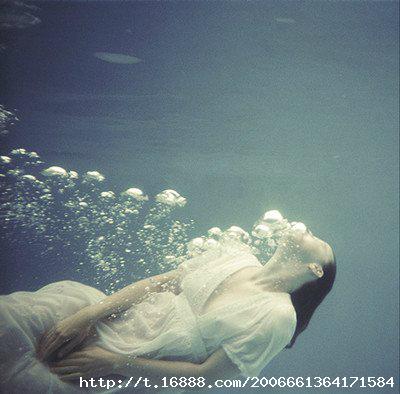 女人的一生,都要经历劫难.譬如身体的疼痛,痛经,怀孕和 .