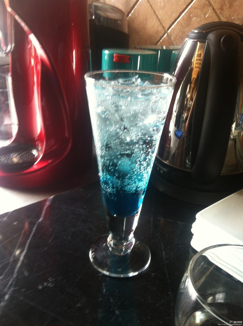 蓝柑气泡水